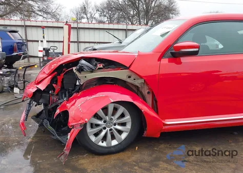 2019 Volkswagen Beetle 2.0T Final Edition Se/2.0T Final Edition Sel/2.0T S from USA, damaged, VIN 3VWFD7AT8KM720837